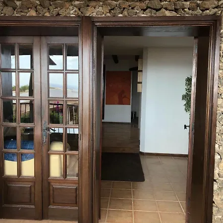 Beautiful 3-bed In Hébergement de vacances Mácher