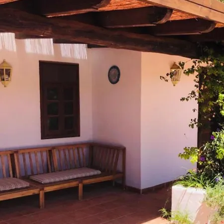 Beautiful 3-bed In Hébergement de vacances Mácher