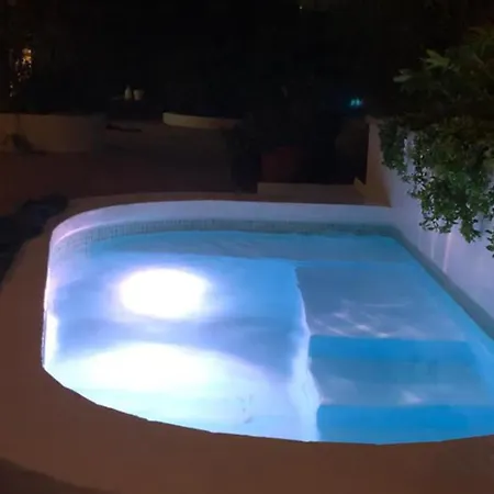 Beautiful 3-bed In Mácher