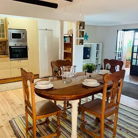 Beautiful 3-bed In Mácher