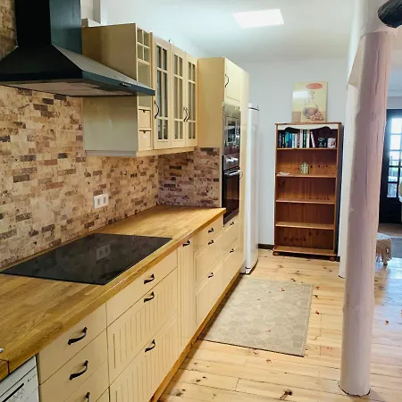 Beautiful 3-bed In Mácher